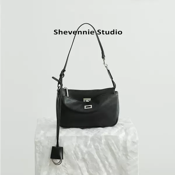 Black (silver buckle)