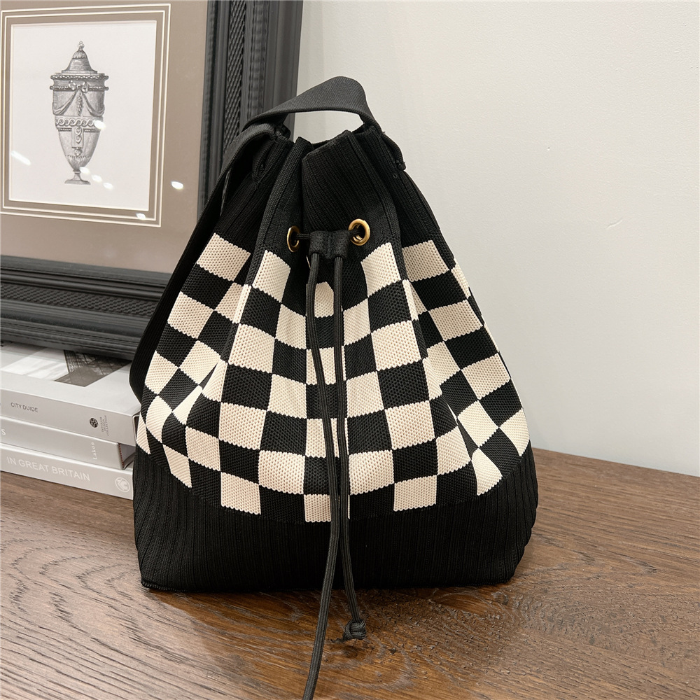 Women's Medium Knit Geometric Vintage Style Classic Style String Tote Bag display picture 8