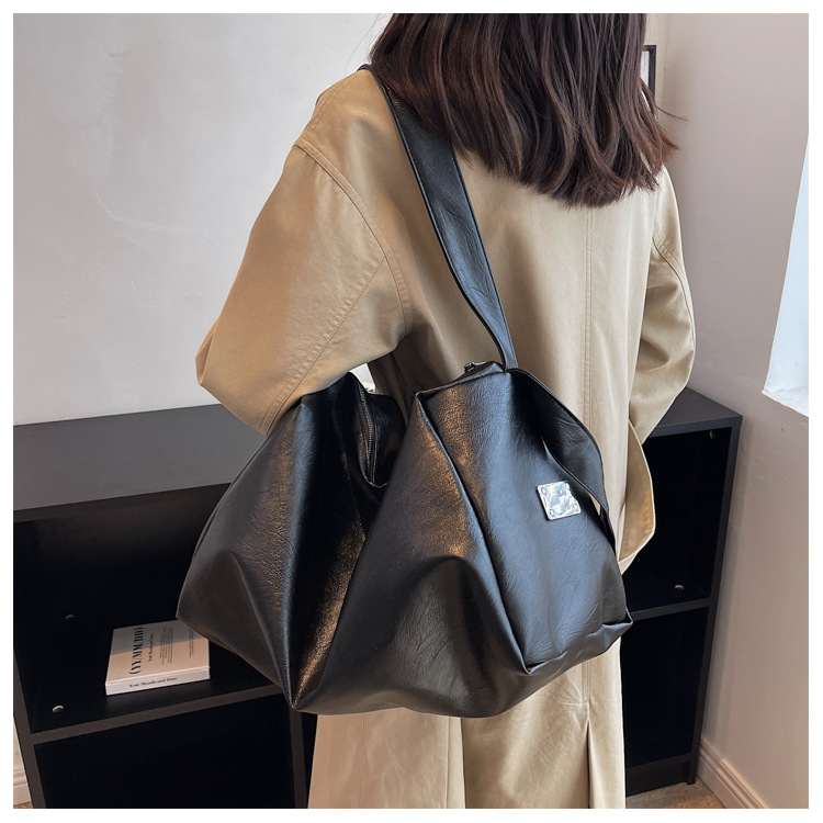 Femmes Moyen Faux Cuir Couleur Unie Mode Carré Fermeture Éclair Sac Bandoulière display picture 6