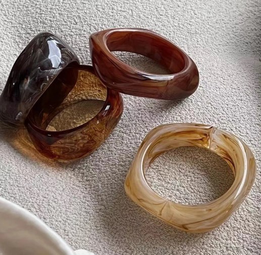 Casual Elegant Geometric Resin Bangles Wholesale display picture 1