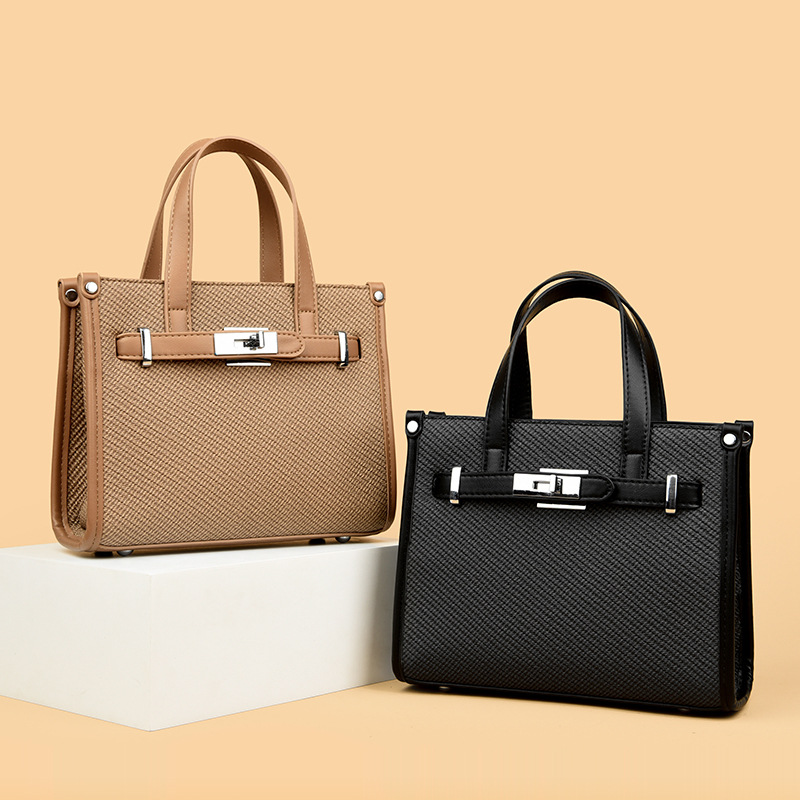 Bolsos de diseño de nicho de alto nivel, bolsos de moda versátiles de alto valor para mujeres 2025, nuevos bolsos casuales y simples.