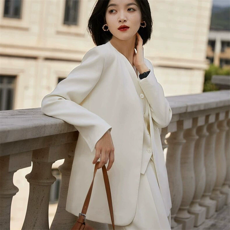 Белый костюм костюм женский осень 2024 новый темперамент богиня Fan модный повседневный корейский костюм средней и длинной версии