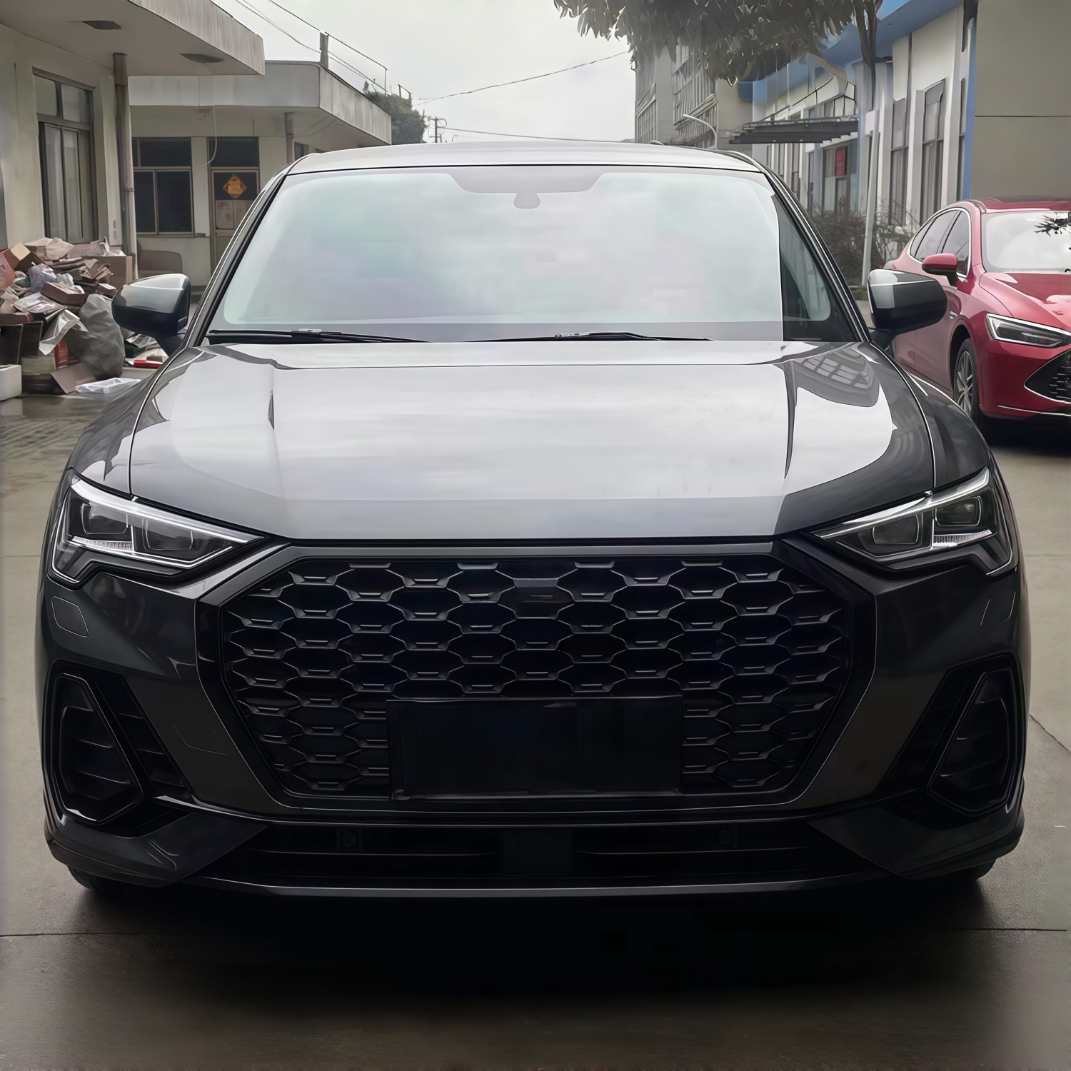 19-23 Models Are Suitable for Audi Q3 Modified Grille, Rsq3 Grille, Honeycomb Grille with Four-Wheel Drive Grille