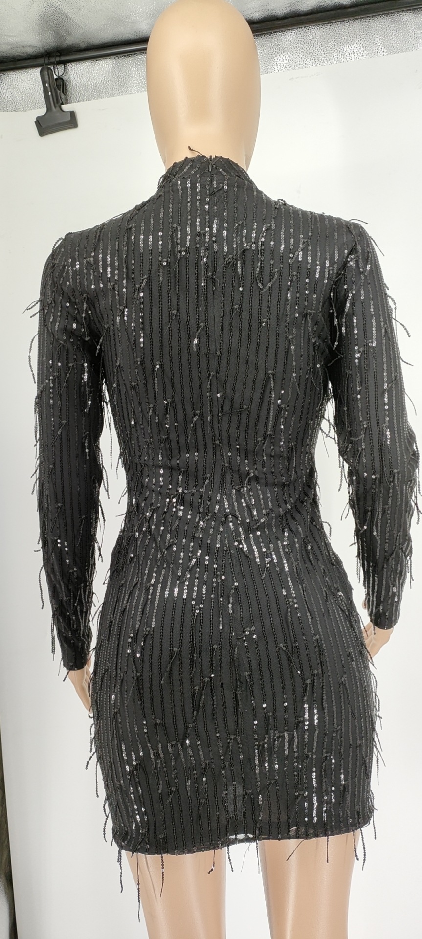 GraceChic Herbst/Winter 2022: Neues europäisches und amerikanisches Damenmode-Kleid in Übergröße mit schmalem, hohem Kragen, Pailletten und Quasten_voghion.com