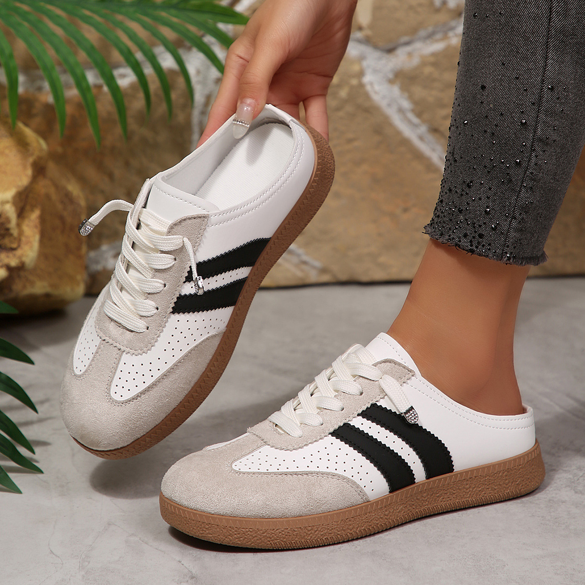 Zapatos de entrenamiento de base plana para mujeres 2025, primavera y otoño, zapatos de skate de comercio exterior de tamaño grande, zapatos casuales de moda, zapatos blancos para mujeres