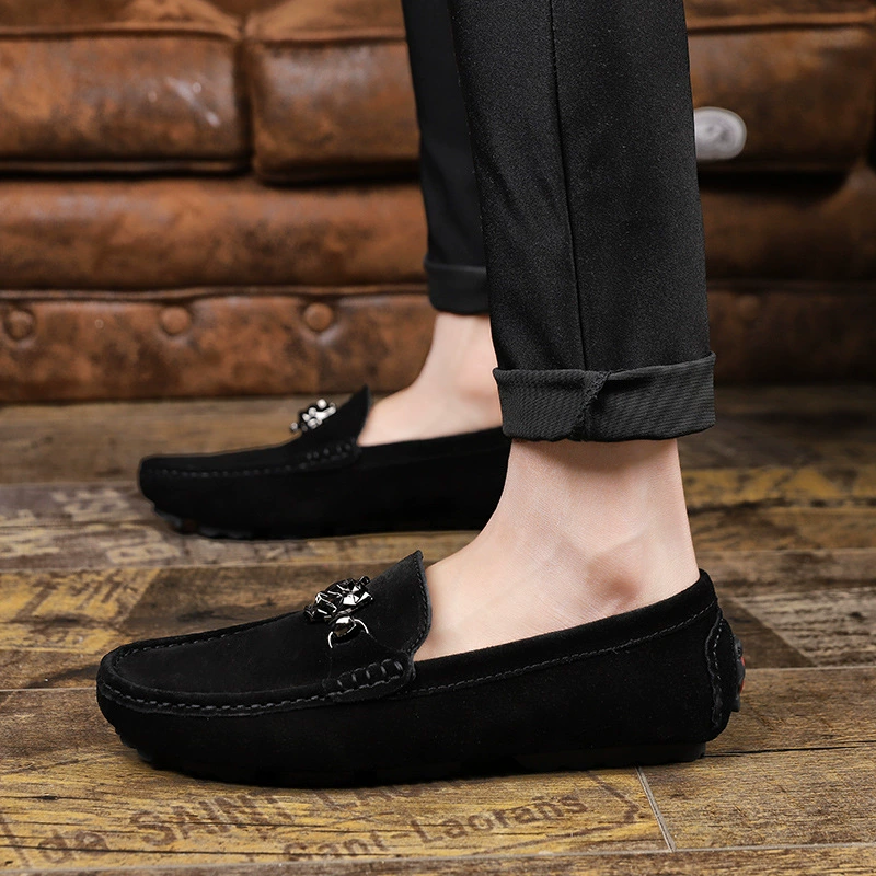 8125 Мужская обувь в горох Одношаговая повседневная обувь на плоской подошве для ленивого вождения, Весенняя замшевая обувь с низким верхом, кожаная обувь металлик