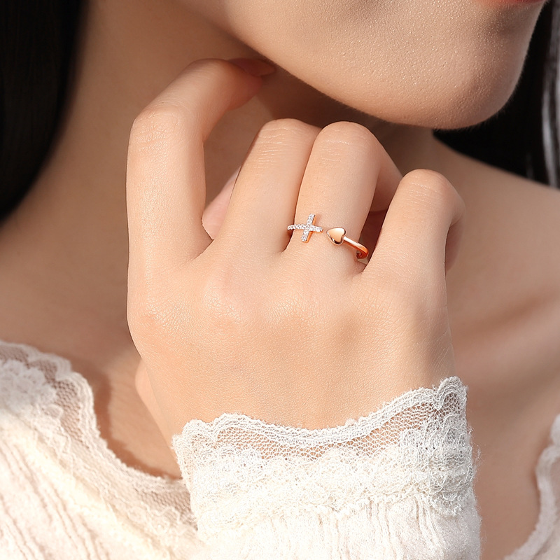 Anillo de amor cruzado europeo y americano Anillo abierto de diseño de nicho femenino Anillo de corazón de plata de ley 925 al por mayor
