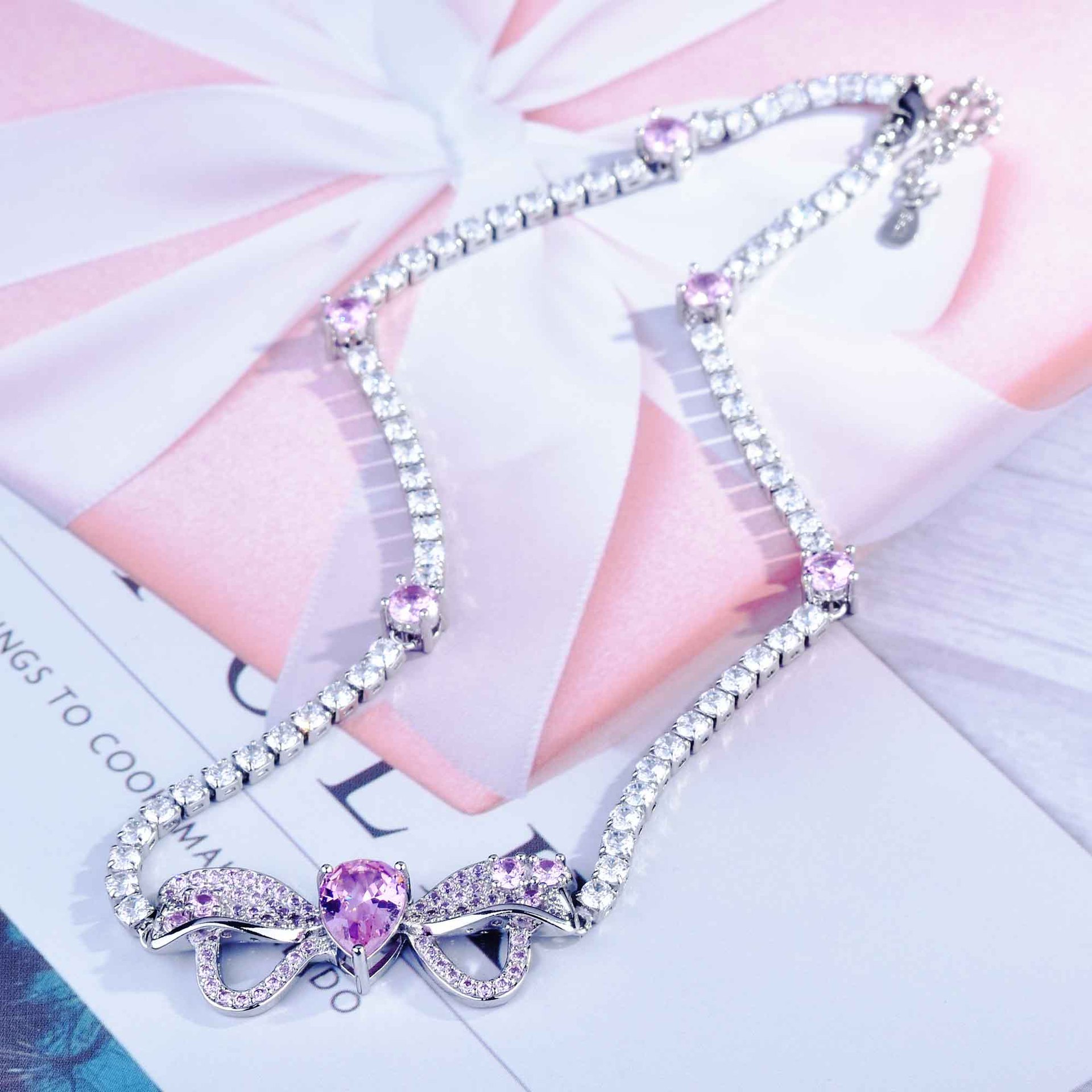 Hoher Sinn fr Licht Luxus Mode voller Diamantschleife rosa Zirkonium Choker Schlsselbein Kette Halskette Halskette Halskette Armband Ohrringe Setpicture9