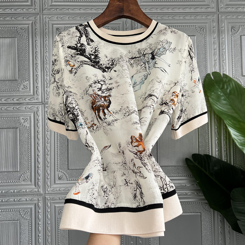 4233# Squirrel Ink Painting~temperament grace A small minority Art Satin Short sleeved T-shirt