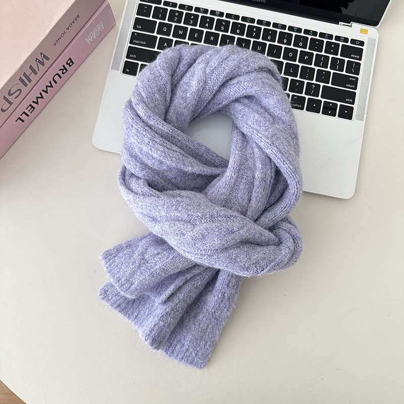 Women's Simple Style Solid Color Knit Scarf display picture 4