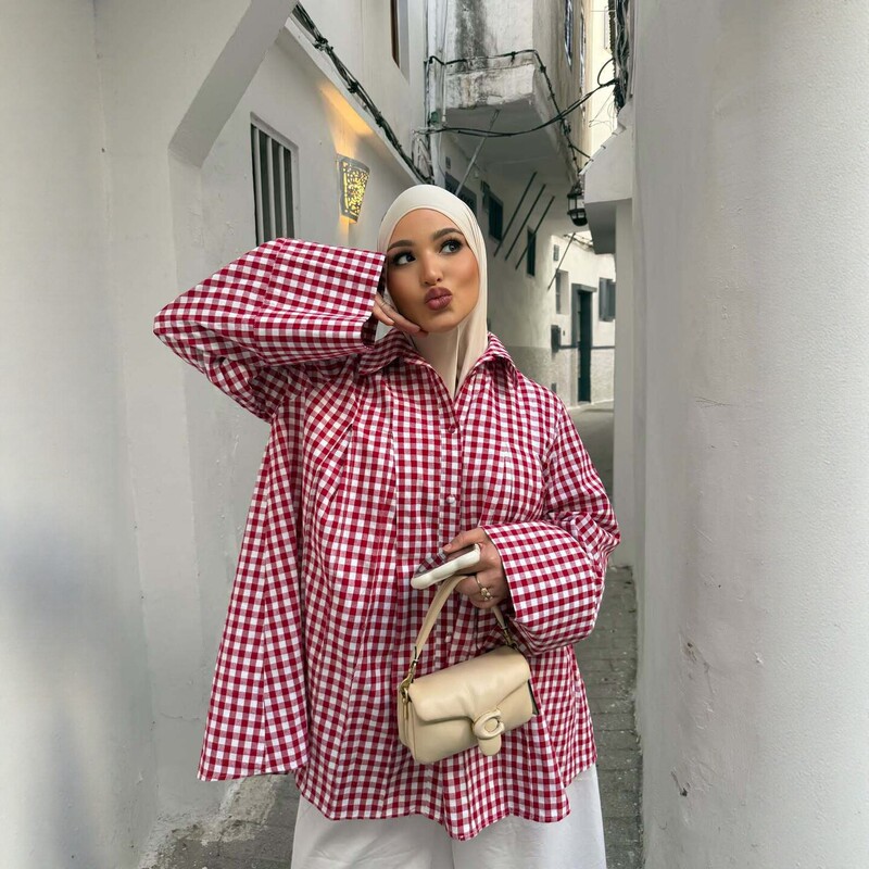 2026 New European and American Style Red and White Plaid Loose Shirt for Women, Long-Sleeved, Turn-Down Collar, Casual Versatile Design Shirt 2026 New European and American Style Red and White Plaid Loose Shirt for Women, Long-Sleeved, Turn-Down Collar, Casual Versatile Design Shirt