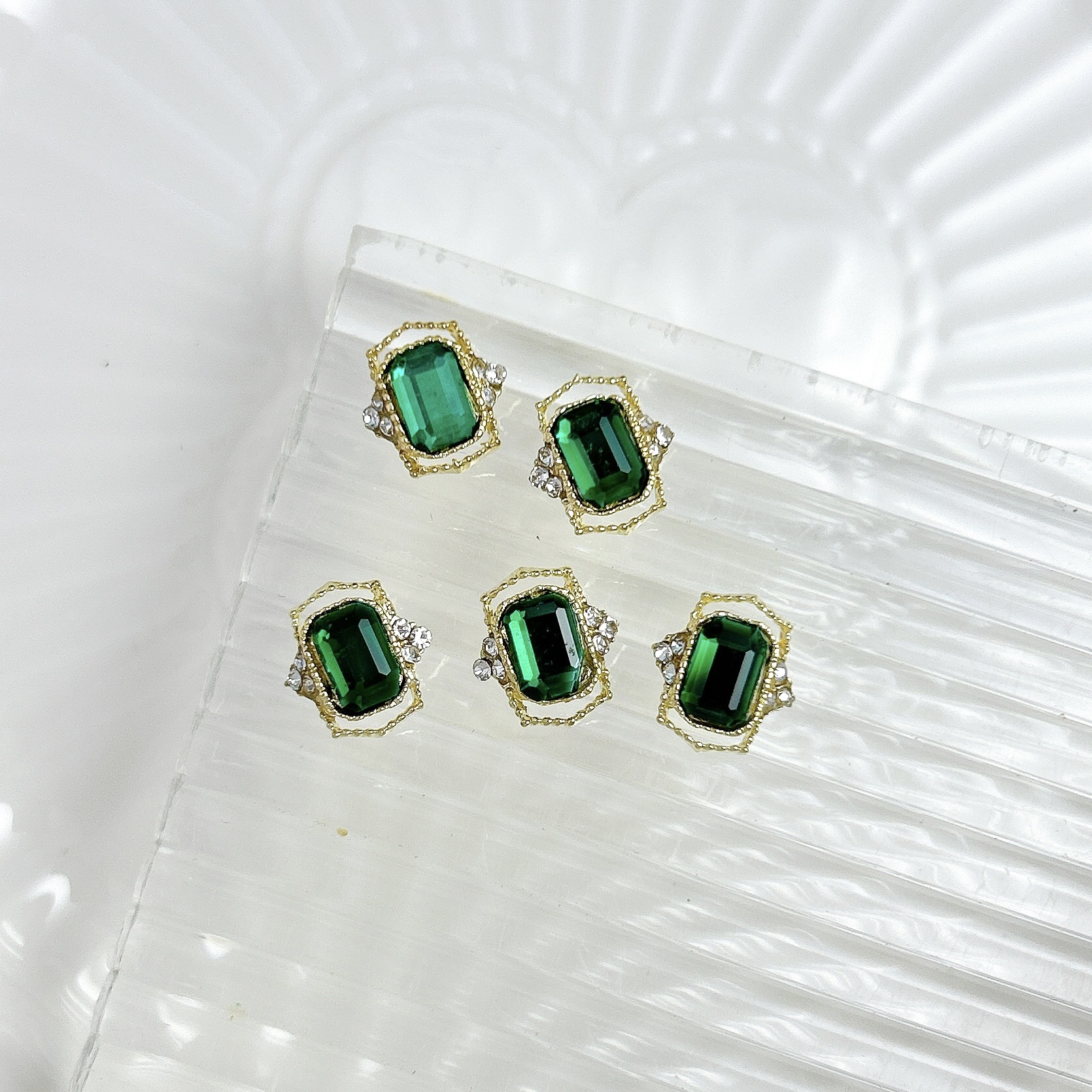 Nueva aleación china joyas de manicura taladro explosión grasa flash Fang amor gota de agua XiFeiYuan la misma armadura de la corte con taladro