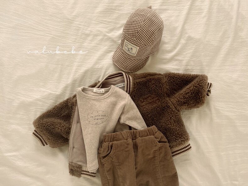 Ropa de invierno para bebés 2023 Otoño e Invierno estilo coreano ropa para niños ropa de bebé cuello redondo impreso camisa de fondo con forro polar
