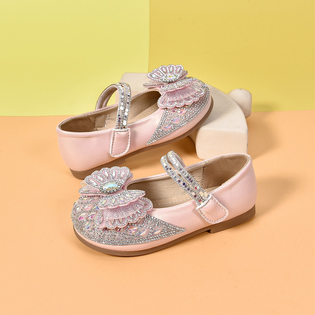 Zapatos de cuero de cristal princesa de niñas 2026 primavera y otoño nuevo arco de diamante de moda zapatos para niños zapatos de baile