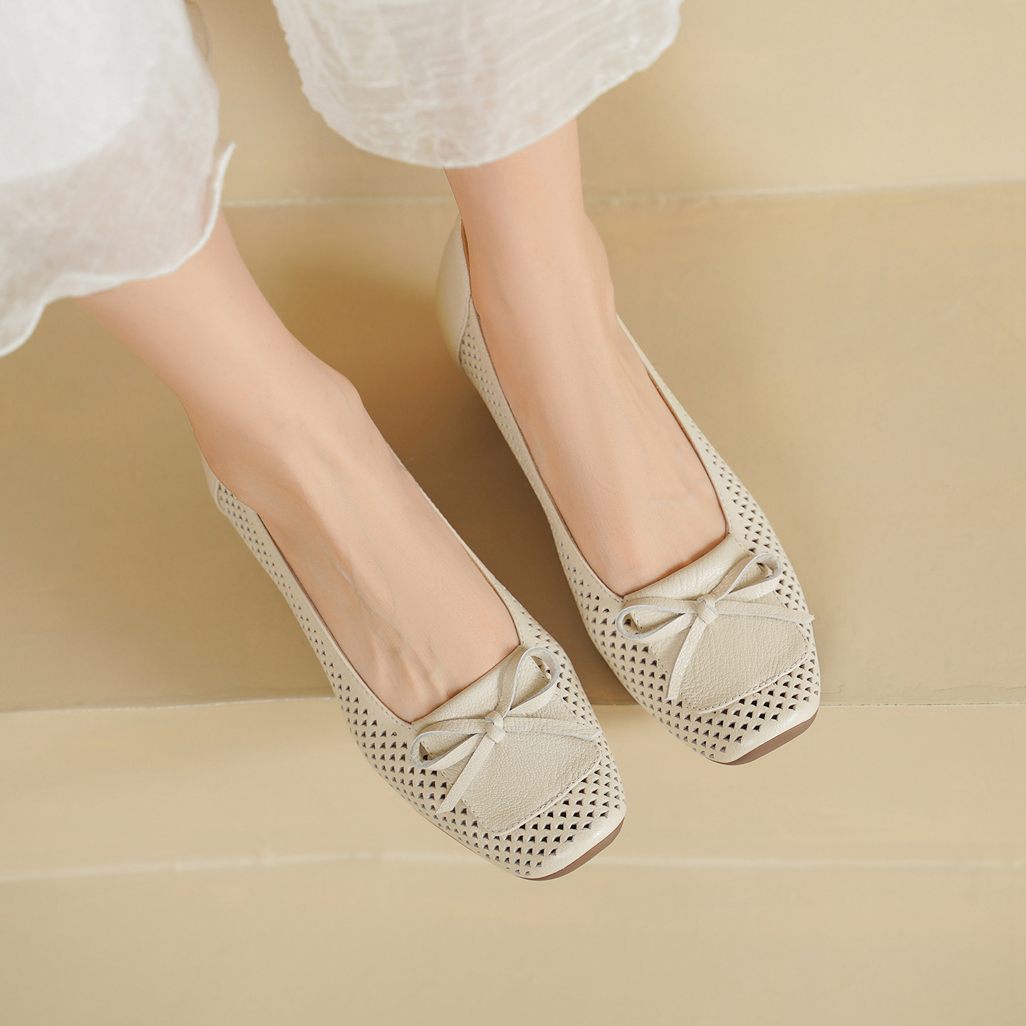 Giày cao gót nữ da cừu mũi nhọn gót vuông ổn định 3.5cm nơ bướm — màu trắng ngà