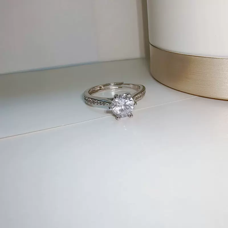 六爪微镶戒指轻奢小众设计高级感饰品女款时尚百搭求婚订婚指环