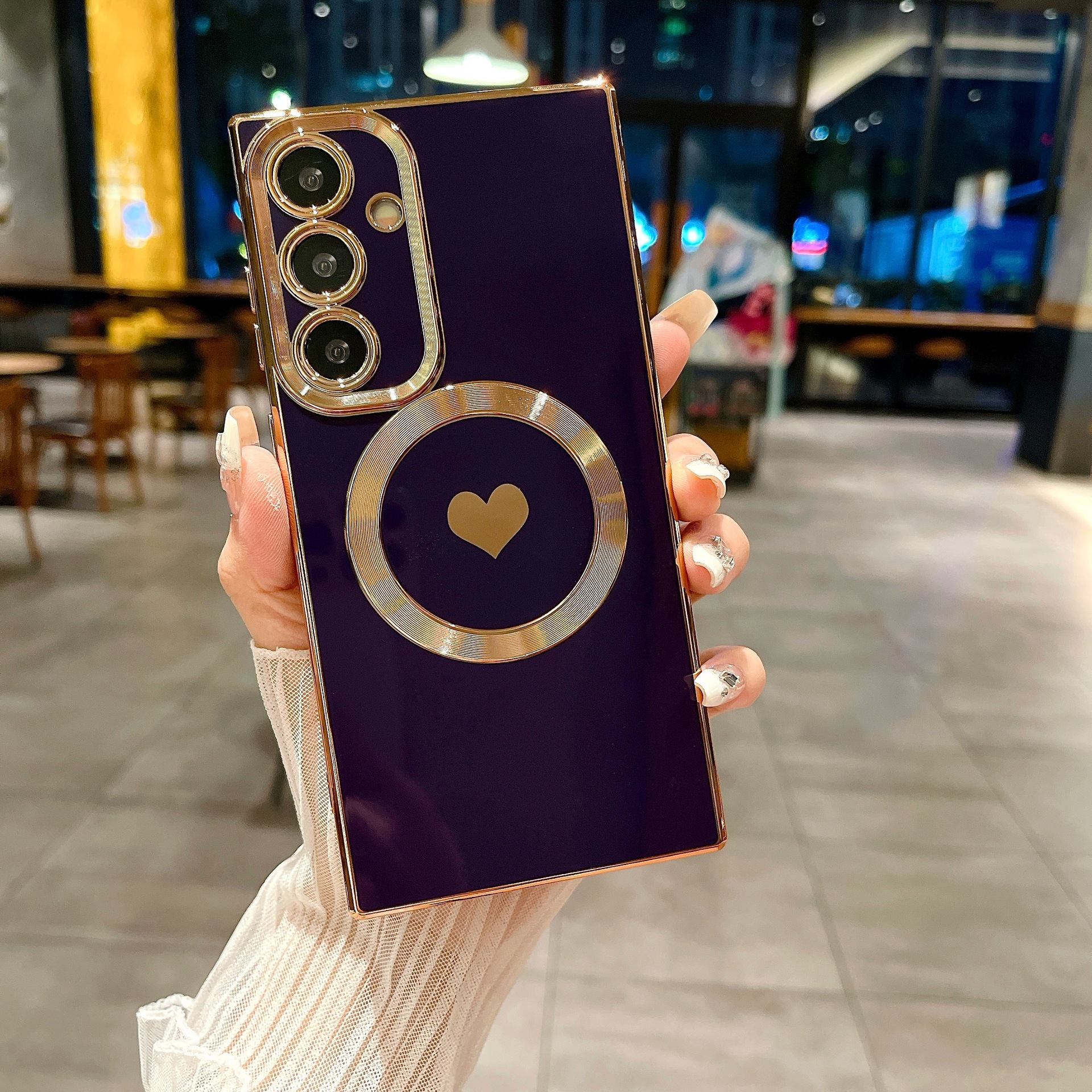 Adecuado para la carcasa cuadrada de teléfono móvil Samsung s24ultra Chapada en color real absorción magnética + funda protectora de teléfono móvil de amor lateral