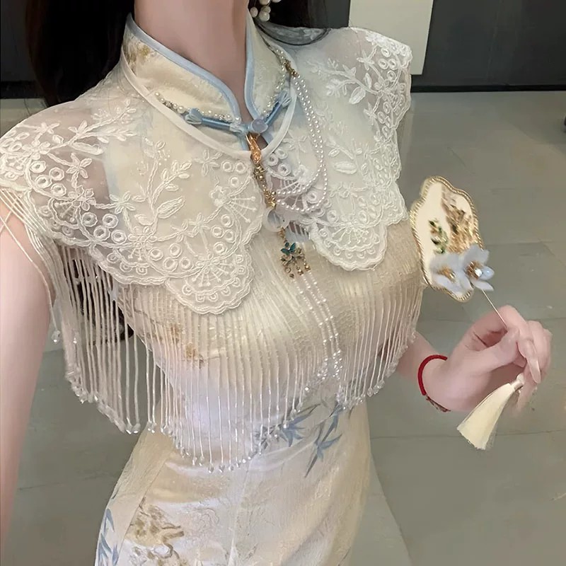 New Chinese style cheongsam with cloud shoulder, heavy embroidery, tassel cheongsam shawl, women's outerwear, 2026 new retro lace vest.