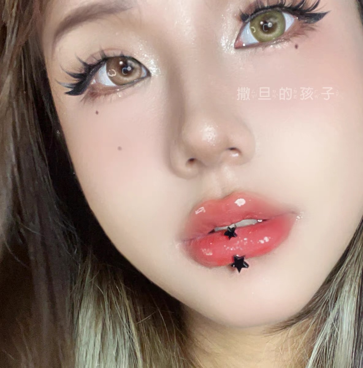 16G labret stud size and finish detail