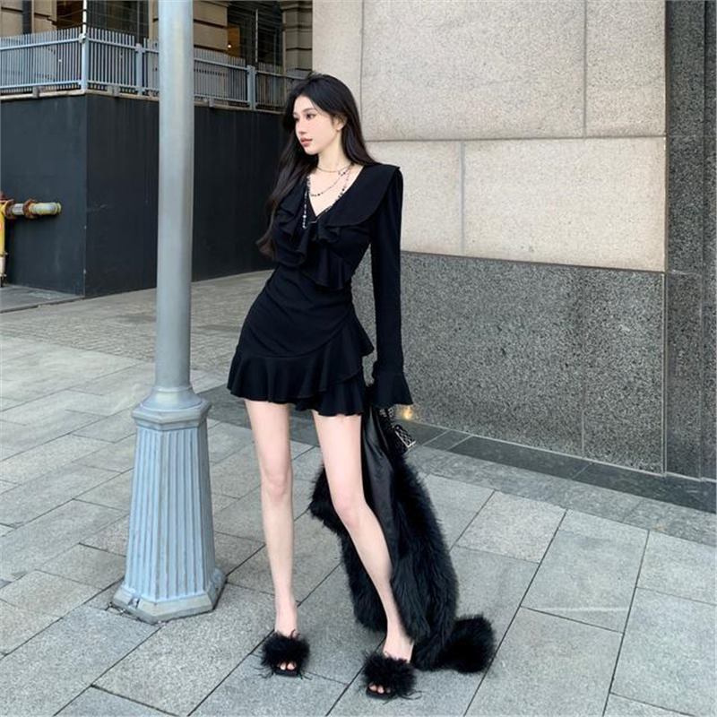 루플 V 넥 경적 슬리브 원피스 가을과 겨울 BOTTOMING 프랑스 원피스 우아한 블랙 스커트 슬림 핏 원피스