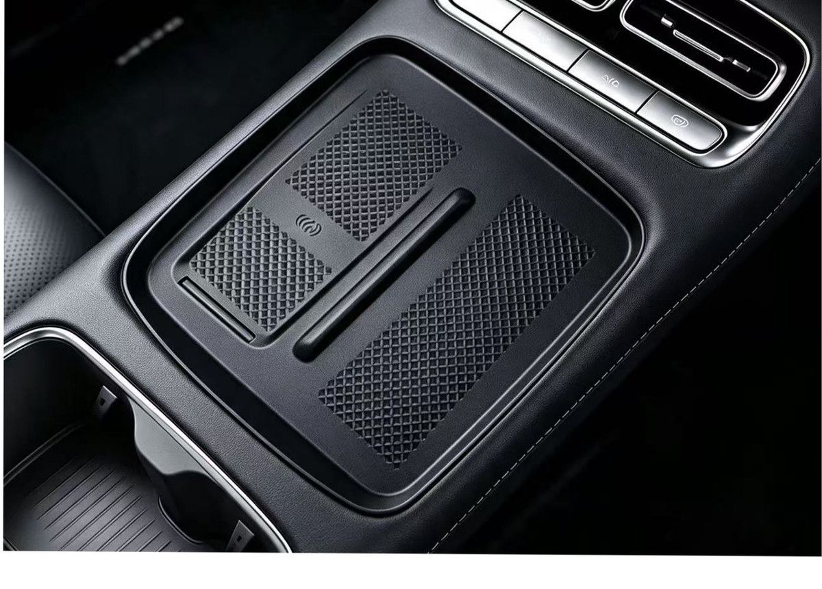 Suitable for 2026 Changan Qiyuan Q05 central control wireless charging silicone protective mat, cup mat, car interior modification
