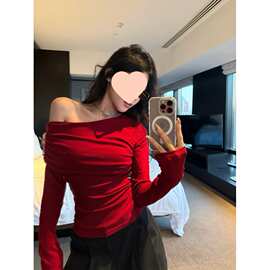 不规则斜肩长袖t恤女秋冬纯欲性感一字肩上衣圣诞红色打底衫内搭