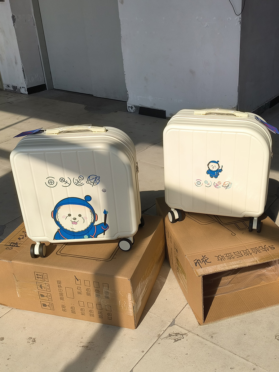 Patrón de logotipo personalizado de equipaje del fabricante Caja de carro de embarque de 18 pulgadas Impresión UV Graffiti Caja de regalo de la empresa para hombres y mujeres