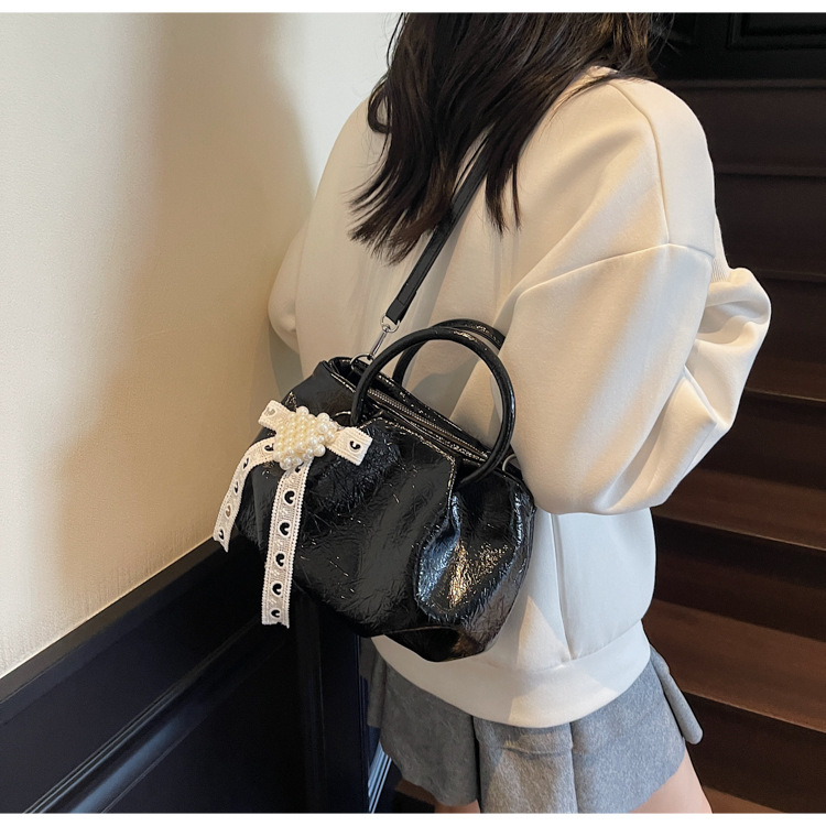 Fashionable tote bag, large-capacity underarm bag, 2025 new solid color texture women's bag, simple commuting bag, soft leather single-shoulder undefined