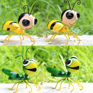 Metal Yard Art Set of 4 Cute Metal Grasshopper Bees Garden