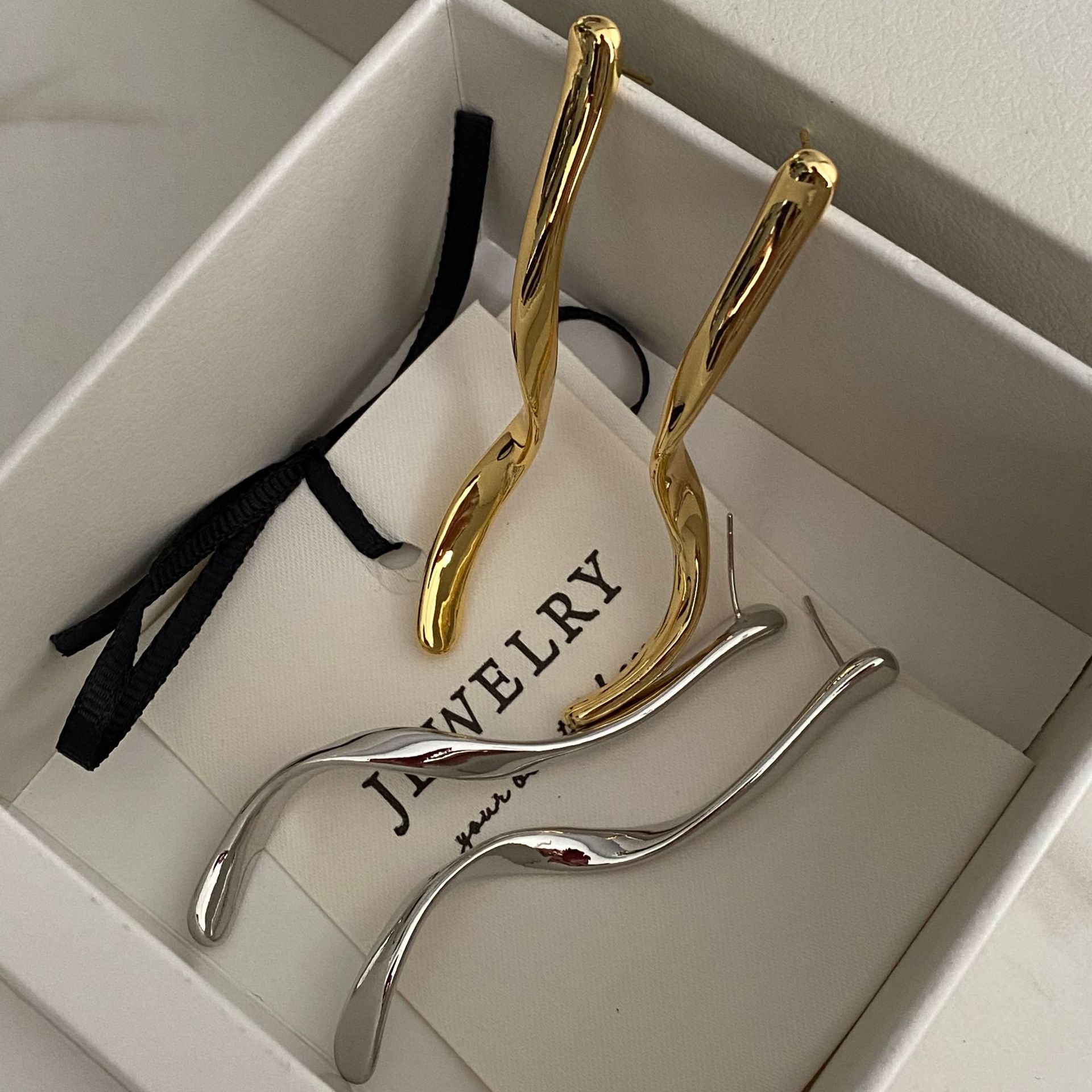 925銀針小眾設計感波浪金屬耳環冷淡風高級感扭曲ins極簡長款耳環