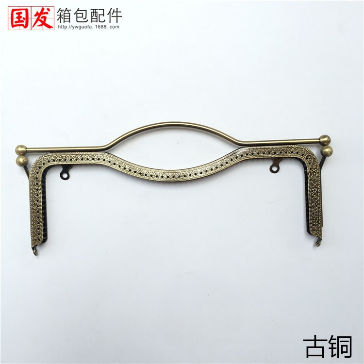 10% de descuento por tiempo limitado 27CM cintura cóncava en relieve labios oro oro mano oro oro labial oro oro