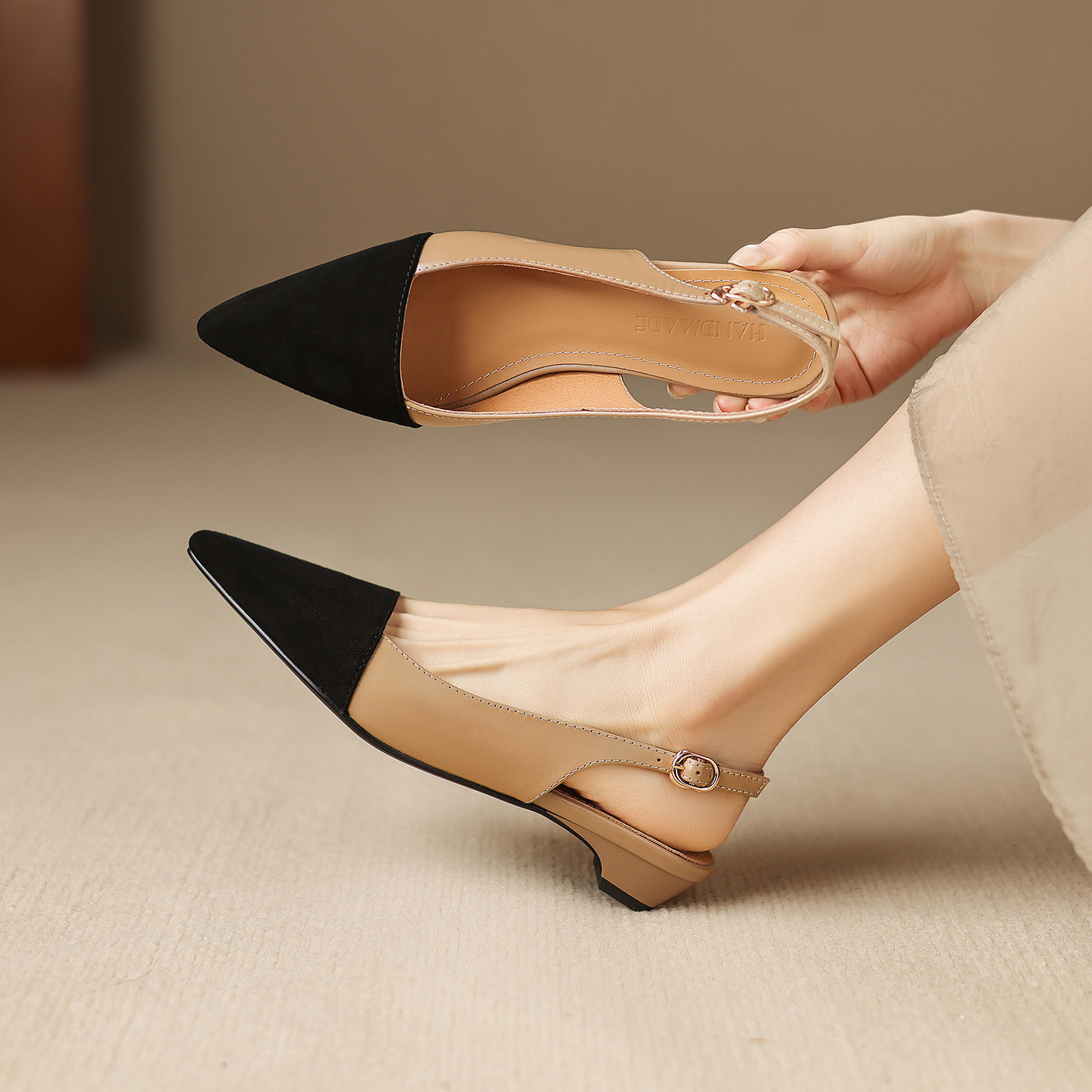 Sandal nữ gót thấp 2,5 cm mũi kín quai hậu phong cách tiểu hương — đen