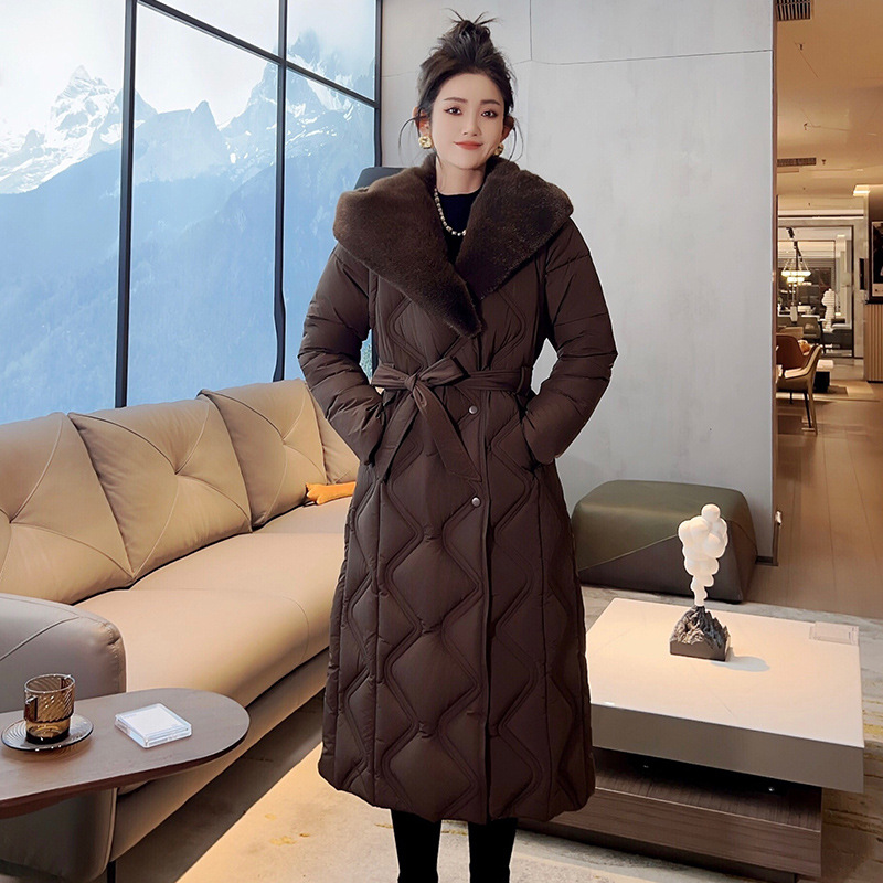 2025 invierno nuevo estilo largo temperamento cálido con solapa de pluma de algodón para mujeres delgadas dos mangas desmontables abrigo