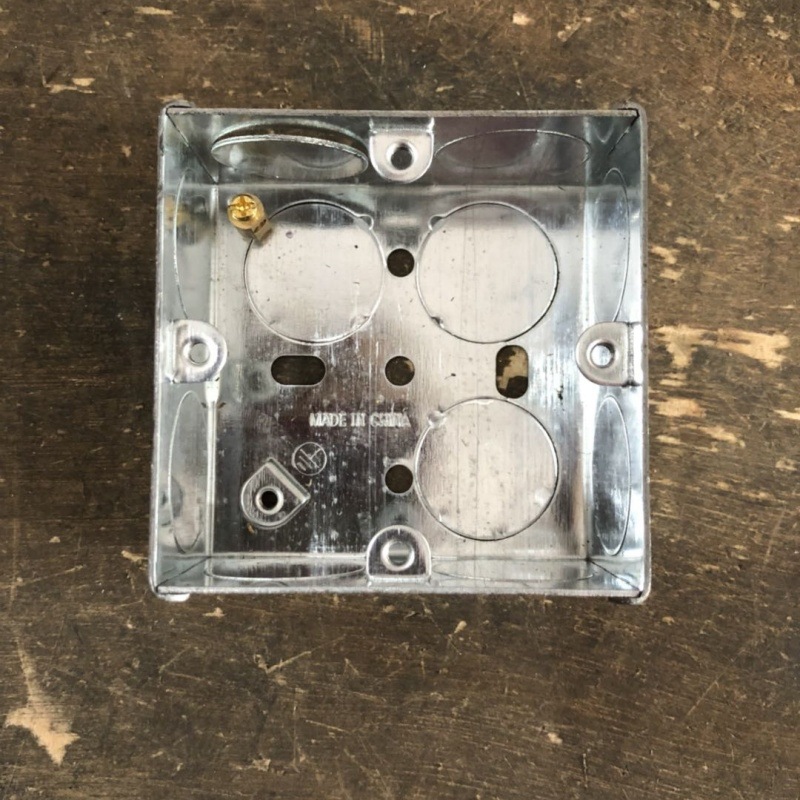 Caja de conexiones de chapa galvanizada tipo 86 Caja de conexiones de cables Caja de conexiones de cables Estándar británico Caja oculta Línea de estampado 146 Accesorios para cajas de acero inoxidable