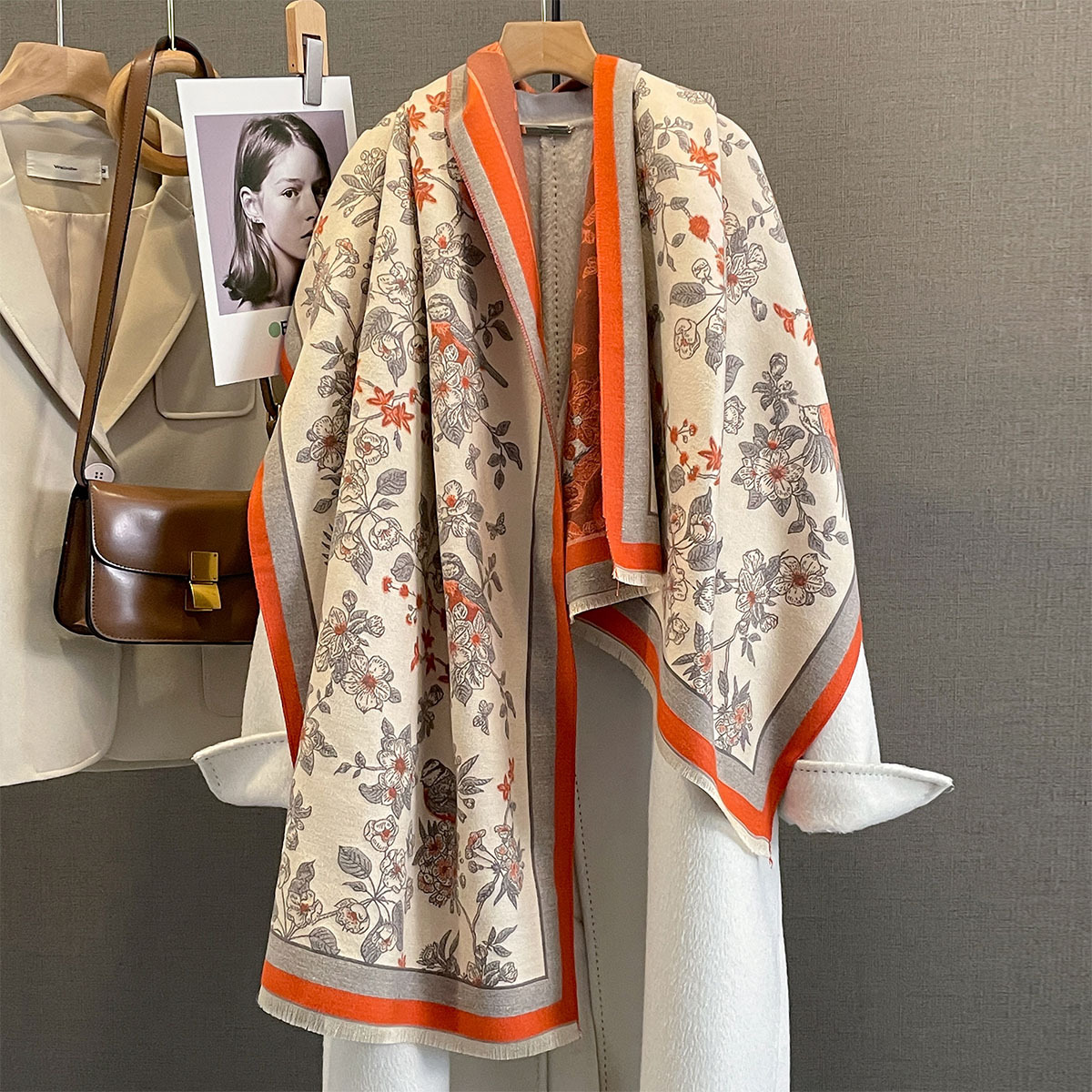 Sciarpa in cashmere da donna, accessorio invernale di lusso_voghion.com