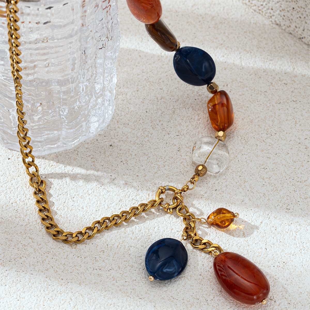 Collar de acero inoxidable de estilo europeo y americano, ligero y lujoso, collar de cuentas acrílicas de nicho para mujeres no se desvanecen en ventas transfronterizas calientes
