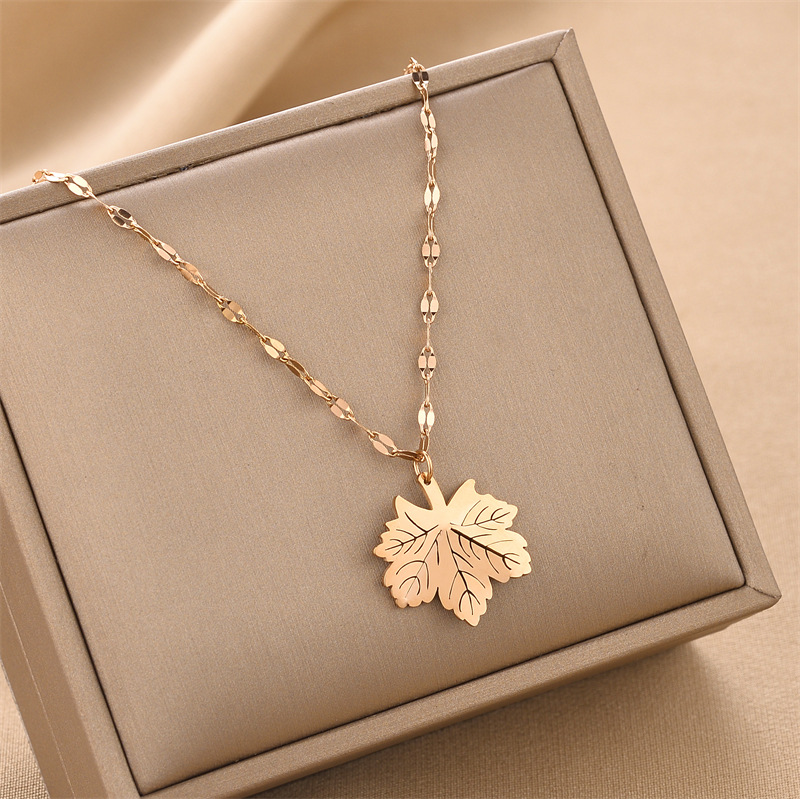 Retro Maple Leaf Titanium Steel Necklace display picture 3