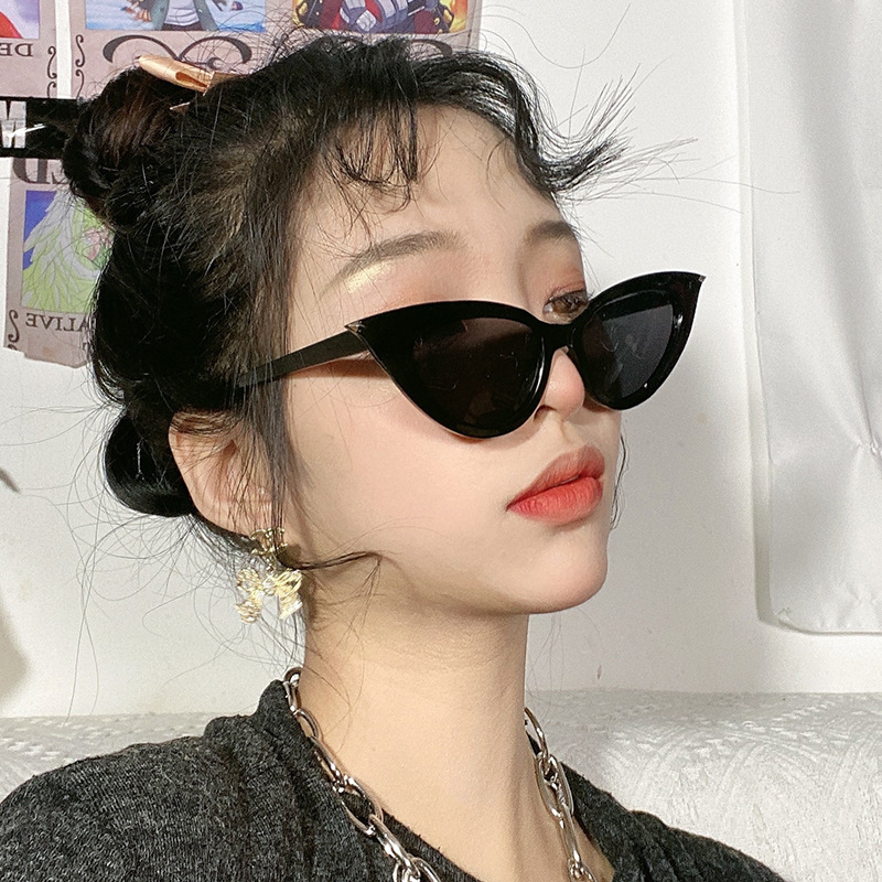 New Fashion Small Frame Cat Eye Sunglasses Female display picture 2