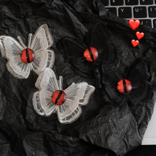 ���Ը��ع��Q�ֹ��tɫ����̽������l�A߅�A���ڸ��؁��Ļ�С��Ů