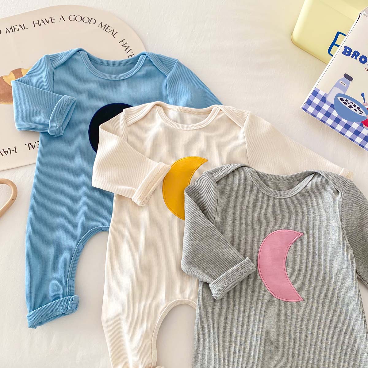 Estilo coreano primavera y otoño bebé de manga larga mono hombres y mujeres bebé largo lindo Luna casual mono