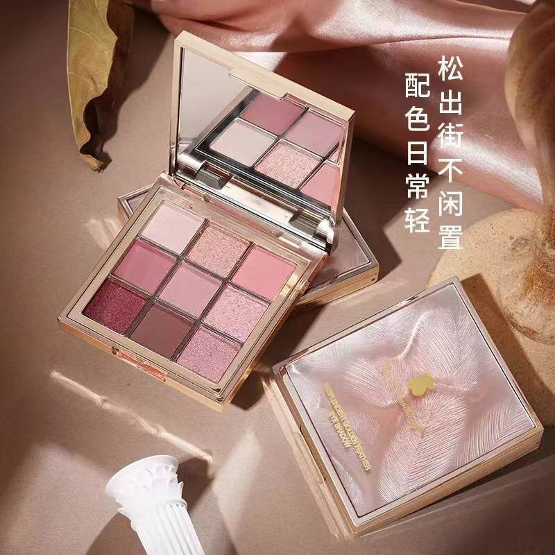 Factory direct supply Winnie bear bright Jiugongge diamond explosions eye shadow for fast hand trembles network explosions