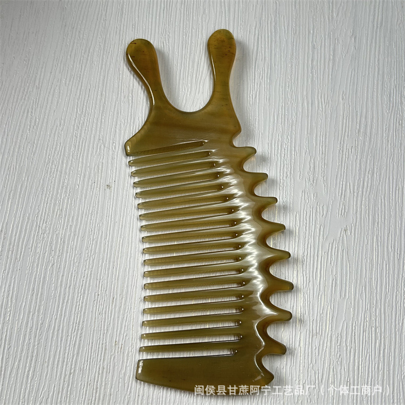White Yak Horn Fine Tooth Comb Thickened Massage Comb 10-15CM Daily Hair Care Tool in use