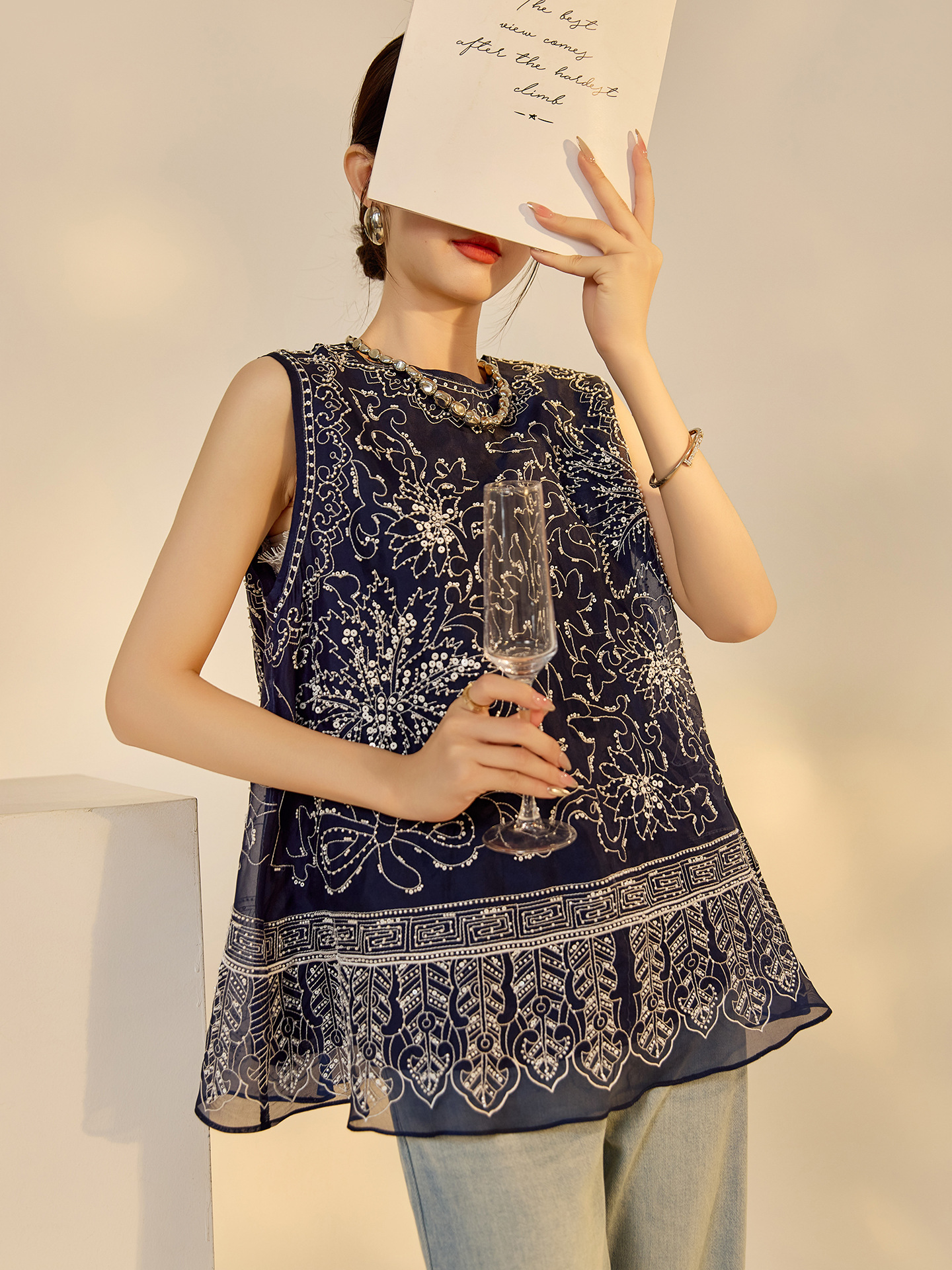 Áo vest gile nữ không tay cổ tròn đính hạt sang trọng — Màu xanh lam