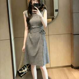 今年流行围裹式绑带收腰无袖格子连衣裙女夏季漂亮显瘦中长裙其它