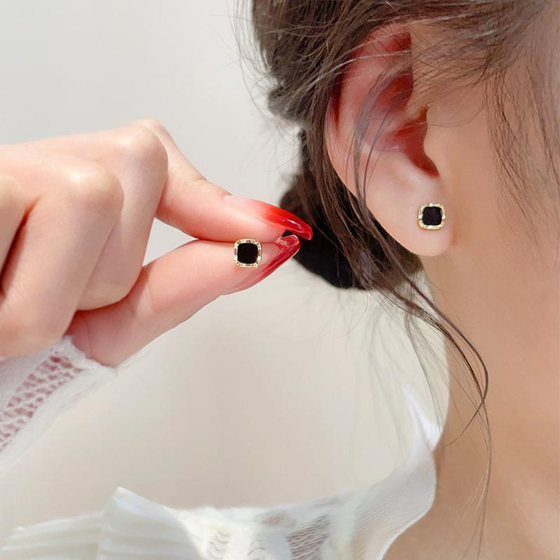 黑色方形迷你小耳釘女2023新款潮合金養耳洞耳環個性百搭氣質耳飾