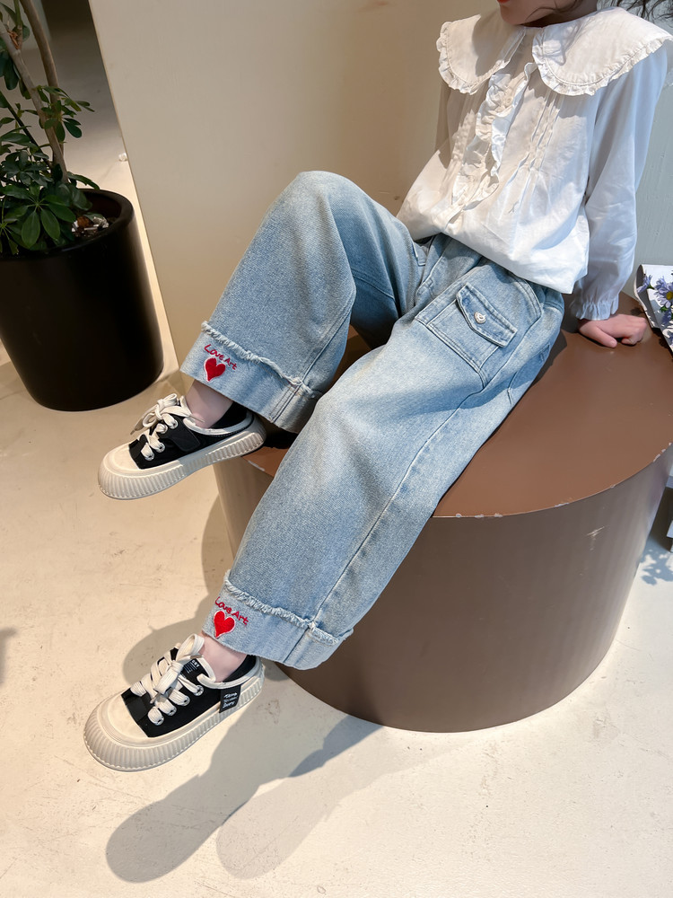 X002 Girls' And Children's Love Embroidered Jeans New Children's Miscellaneous European And American Jeans_viptrois.com