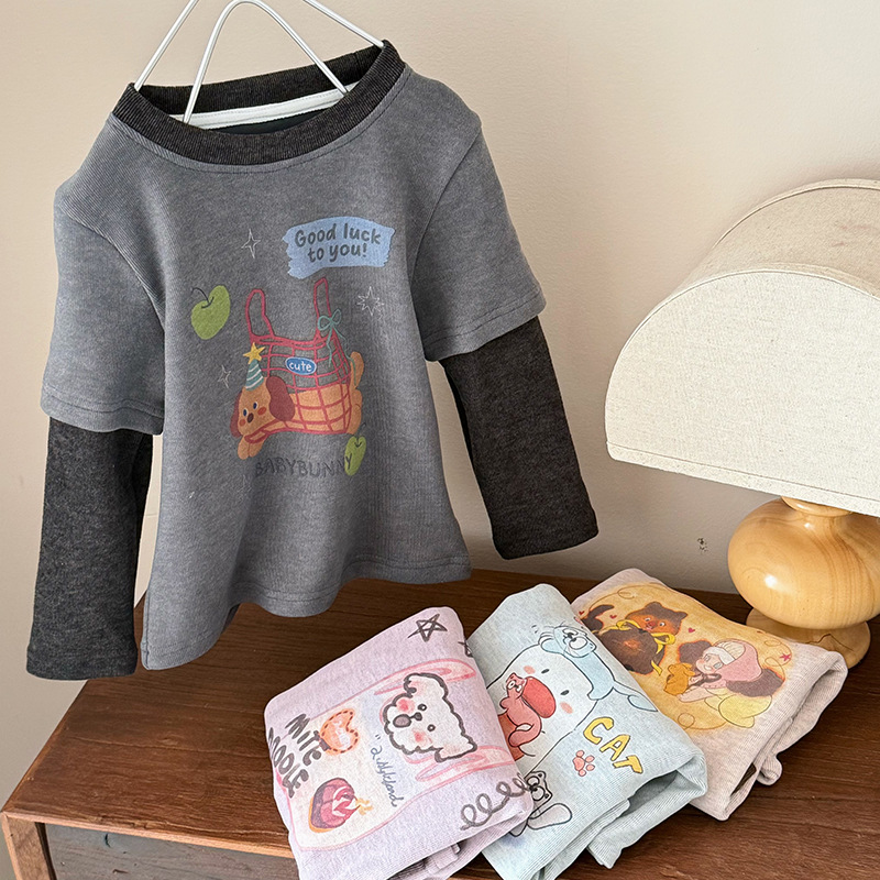 [en stock] camiseta de mangas largas de niñas invierno 25 nuevo estilo coreano de niñas falsas dos piezas de chaqueta de aire extranjero más terciopelo 350g
