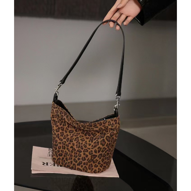 Fashion leopard print matte cowhide 2024 new bucket women's leather niche high-end one shoulder tote bag_voghion.com