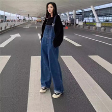 2025年春秋韩版复古百搭宽松大口袋牛仔背带裤女显瘦高腰阔腿裤裤