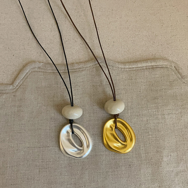 Design Sense Irregular Matte Hollow Oval Pull-out Necklace Female Niche Unique Fashion Necklace Clavicle Chain